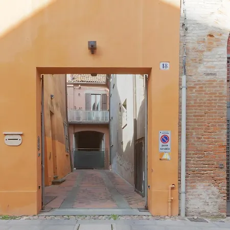 Duplex In Centro Con Posto Auto Privato Apartamento Ferrara