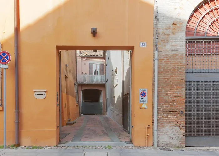 Duplex In Centro Con Posto Auto Privato Διαμέρισμα Φεράρα