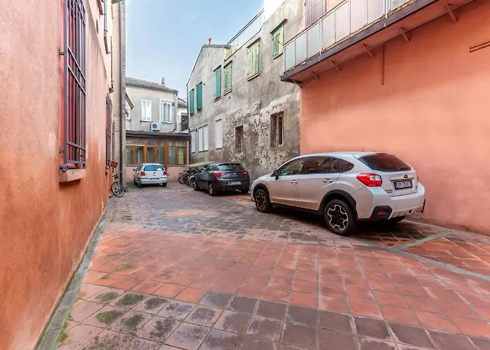 Duplex In Centro Con Posto Auto Privato * Φεράρα